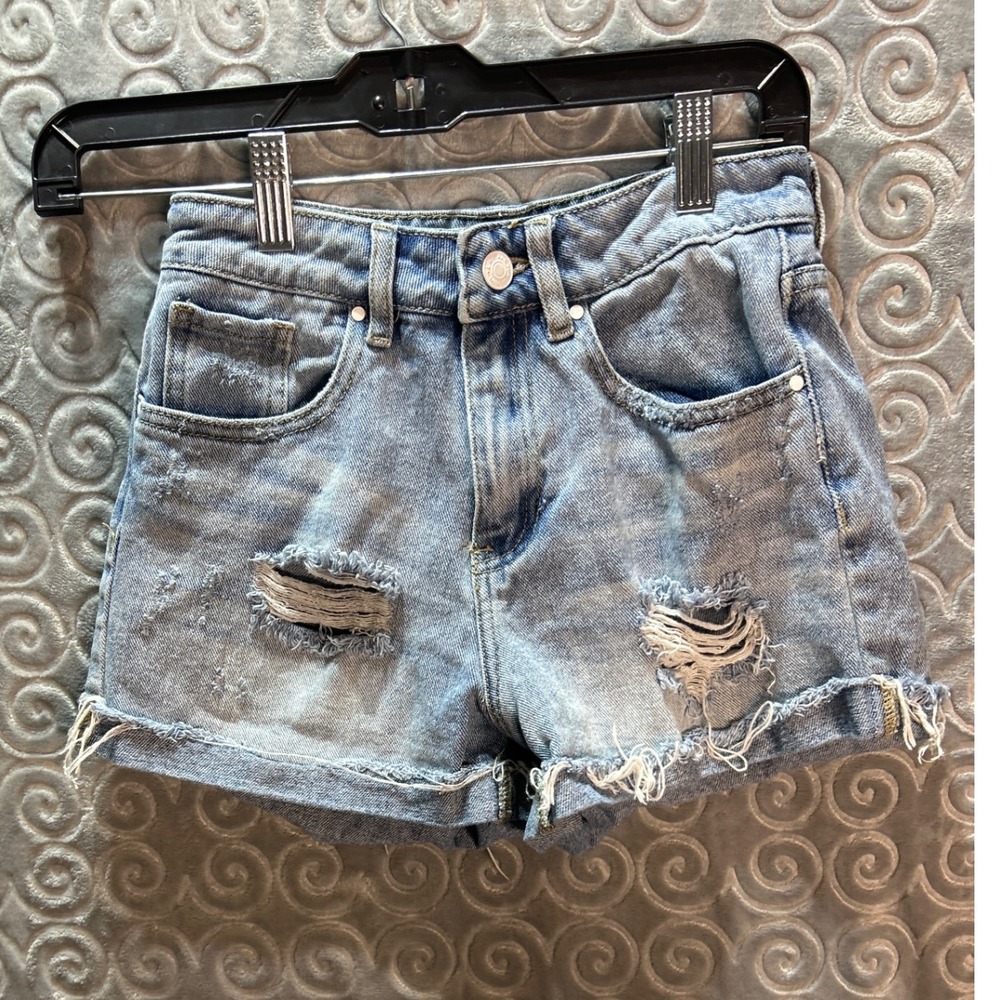 Pacsun Mom Denim Shorts Distressed Light‎ Wash Cutoff Size 24